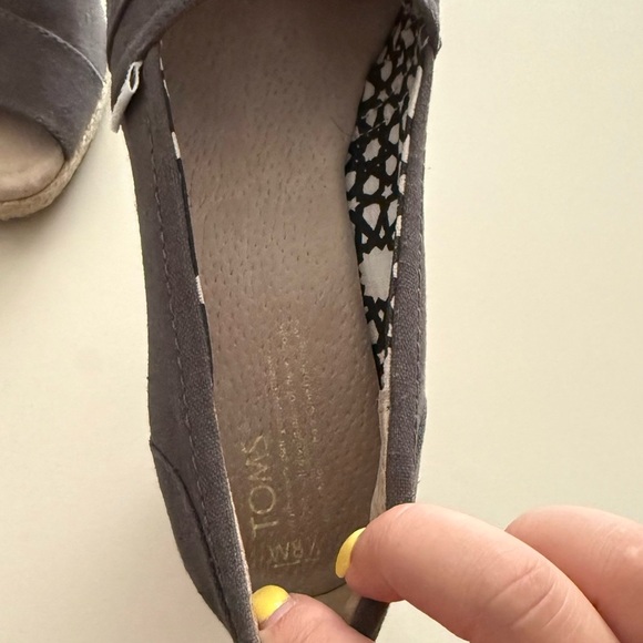 Toms Women's Gray Canvas Peep Toe Espadrille Wedge Sandals 8.5 Cottagecore Boho - Picture 2 of 3